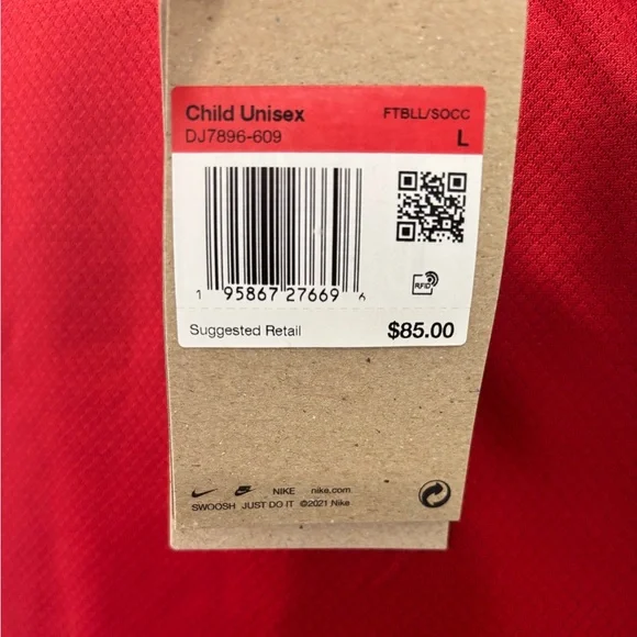 Nike kids Liverpool kit